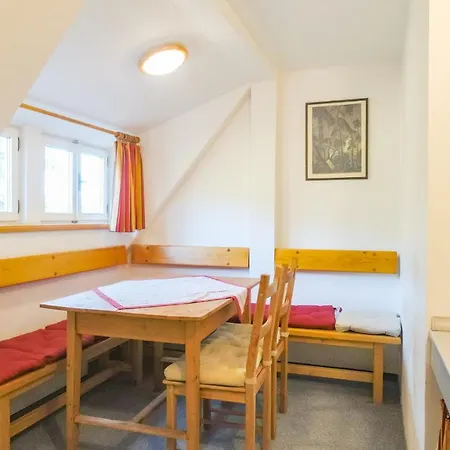 Lyzec Guest house *